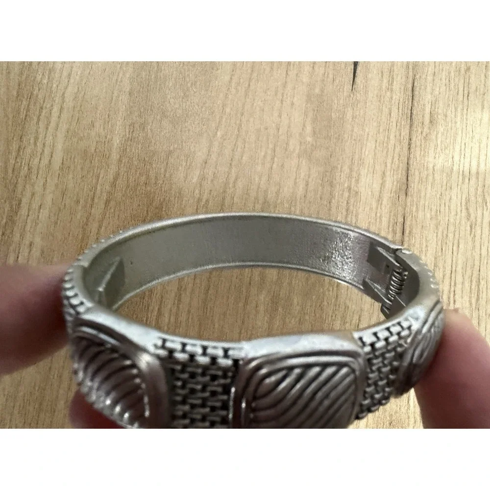 Vintage Silver Tone Hinged Clamper Bangle Alternating Basketweave 6.5